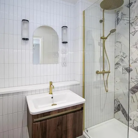 Townhouse - 2 Bed Luxury Apartment